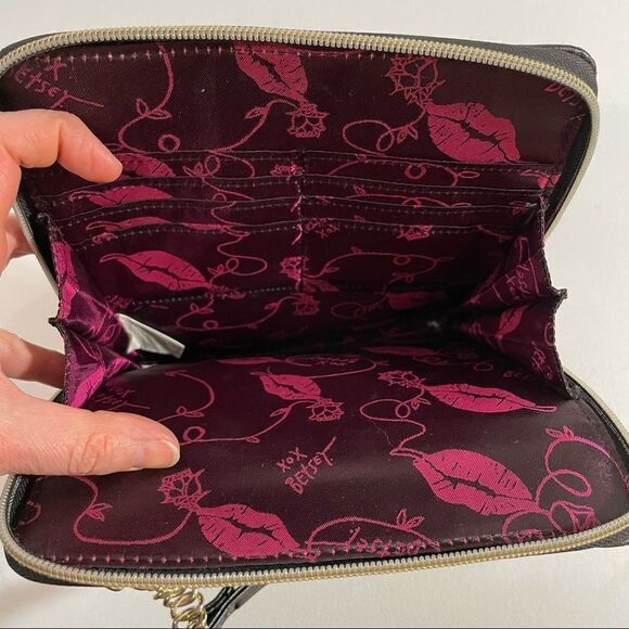 Betsey Johnson crossbody bag black bow tie - Picture 7 of 9